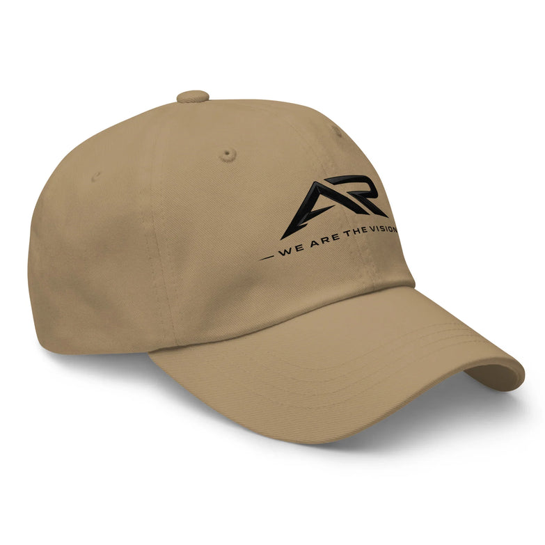 Gorra beige con logo AR y texto 'We are the vision', diseño moderno, moda urbana.