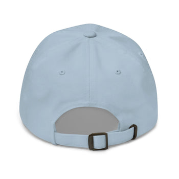 Gorra tipo dad hat azul claro vista trasera con cierre ajustable metálico