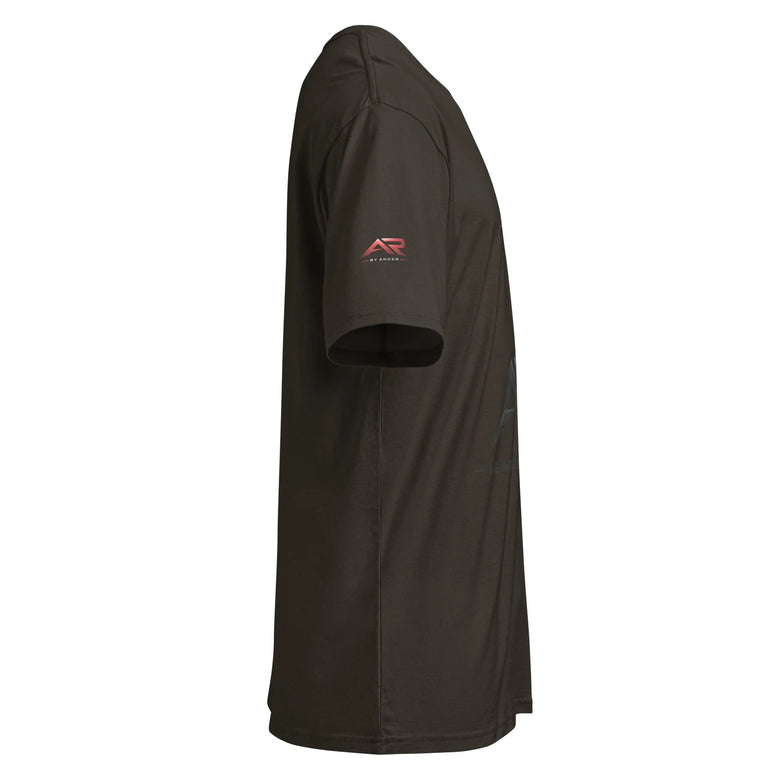 Camiseta negra de manga corta para hombre, vista lateral, logo pequeño en la manga.