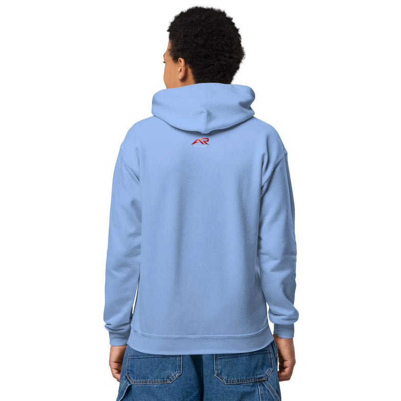 Sudadera juvenil azul carolina pesada con capucha, vista trasera, logo rojo en la espalda.