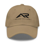 Gorra beige con logo AR negro y texto 'We are the vision', diseño moderno y casual.
