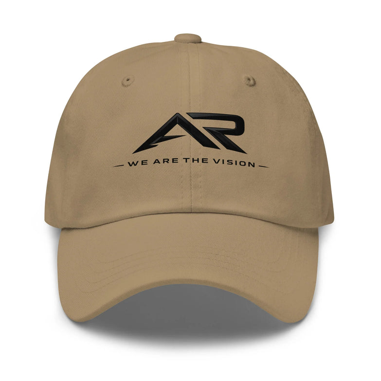 Gorra beige con logo AR negro y texto 'We are the vision', diseño moderno y casual.