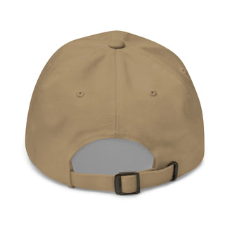 Gorra estilo dad hat color caqui con cierre ajustable vista trasera