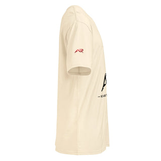 Camiseta premium manga corta hombre color blanco vintage con estampado de letras negras y logo rojo en la manga.