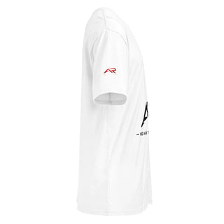 Camiseta blanca premium para hombre, manga corta, logo AR rojo en la manga derecha.